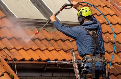 Démoussage et hydrofuge de toiture à Clairfontaine
